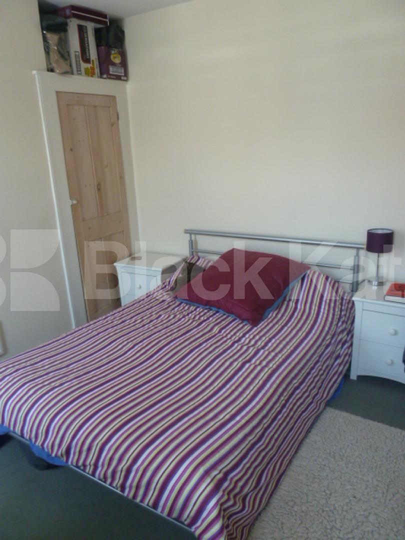 			2 Bedroom, 1 bath, 1 reception House			 Aldworth Road, STRATFORD